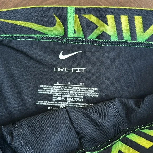 Nike - Picture 3 of 5